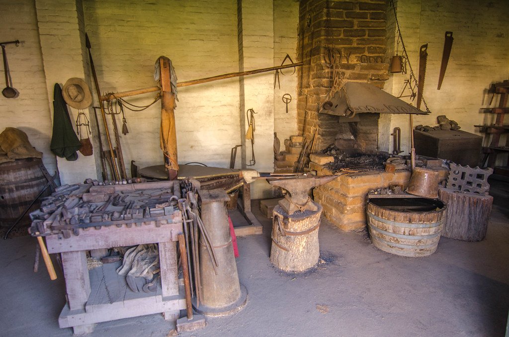 대장간 또는 기타 작업장 내부 (시연 시)